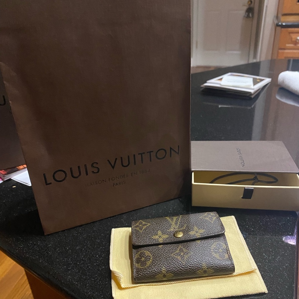 AUTHENTIC Louis Vuitton Change Purse/Card Holder
